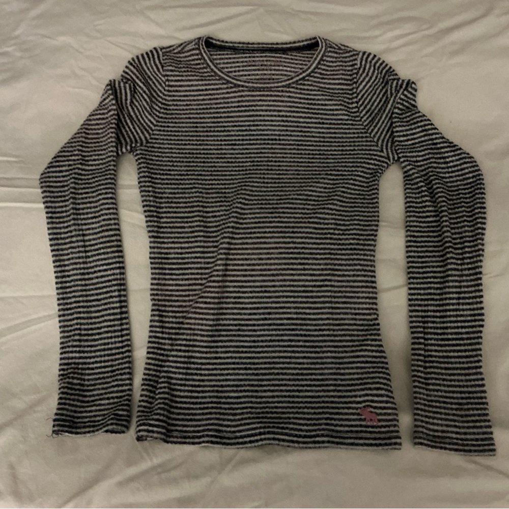 Abercrombie Kids Black and White Striped LS lightweight Sweater Tee
